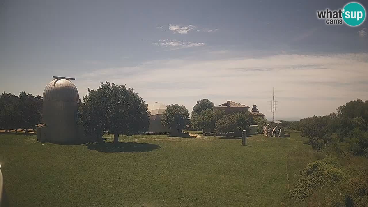 Webcam live dell’Osservatorio di  – Esplora il cielo, gli asteroidi, i comete e i meteoroidi.