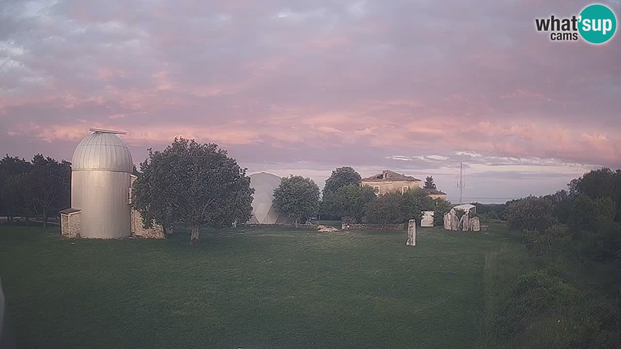 Webcam en direct de l’Observatoire de Višnjan – Explorez le ciel, les astéroïdes, les comètes et les météoroïdes