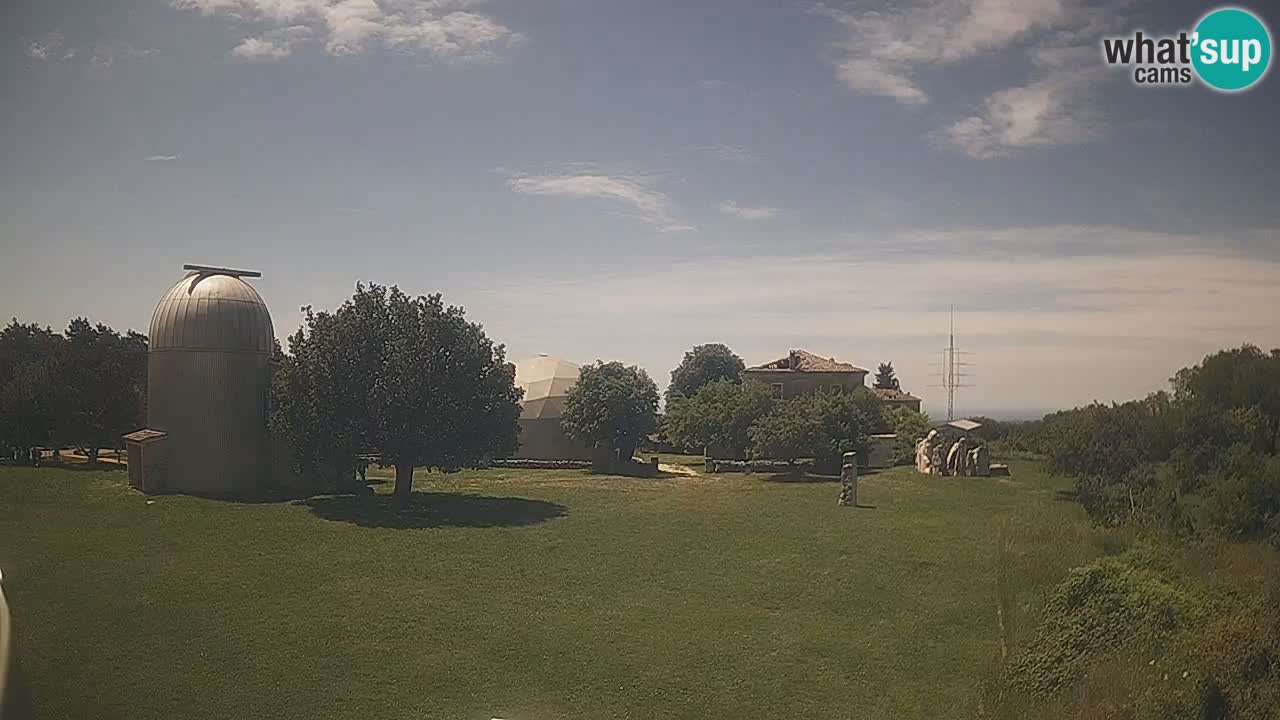 Webcam live dell’Osservatorio di  – Esplora il cielo, gli asteroidi, i comete e i meteoroidi.