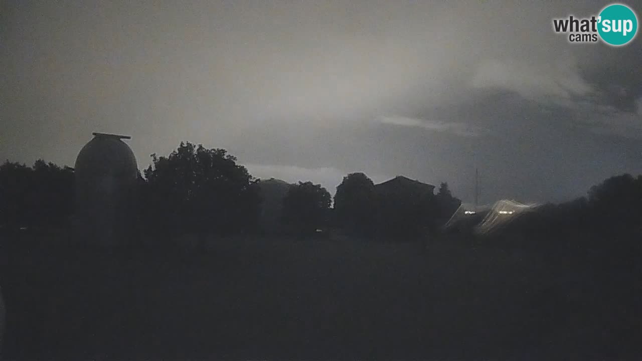 Webcam live dell’Osservatorio di  – Esplora il cielo, gli asteroidi, i comete e i meteoroidi.
