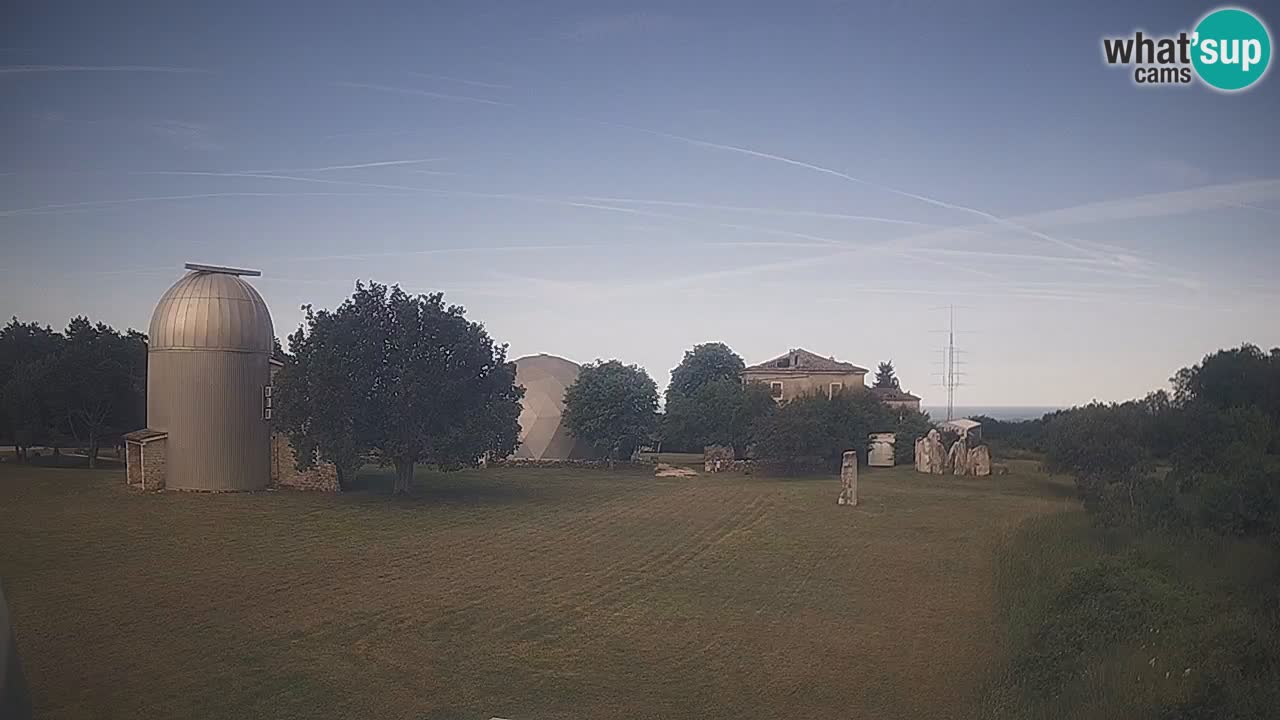 Webcam en direct de l’Observatoire de Višnjan – Explorez le ciel, les astéroïdes, les comètes et les météoroïdes