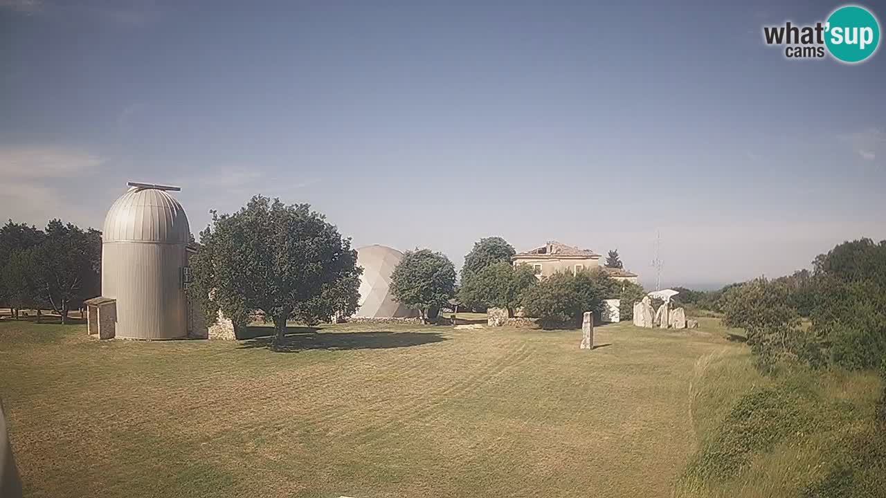 Webcam live dell’Osservatorio di  – Esplora il cielo, gli asteroidi, i comete e i meteoroidi.