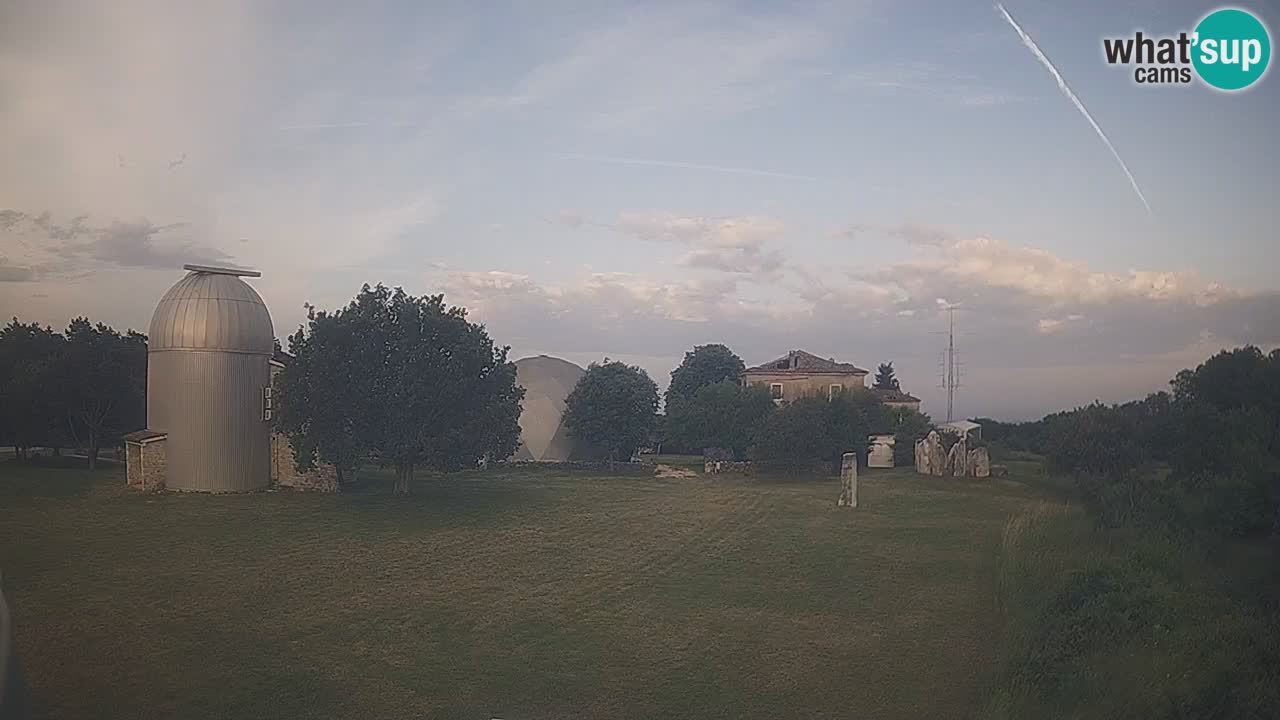 Webcam live dell’Osservatorio di  – Esplora il cielo, gli asteroidi, i comete e i meteoroidi.