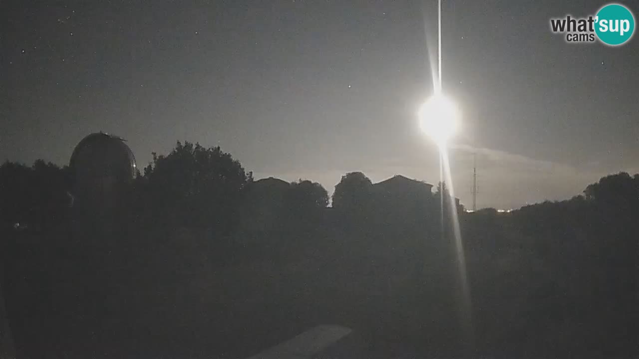 Webcam live dell’Osservatorio di  – Esplora il cielo, gli asteroidi, i comete e i meteoroidi.