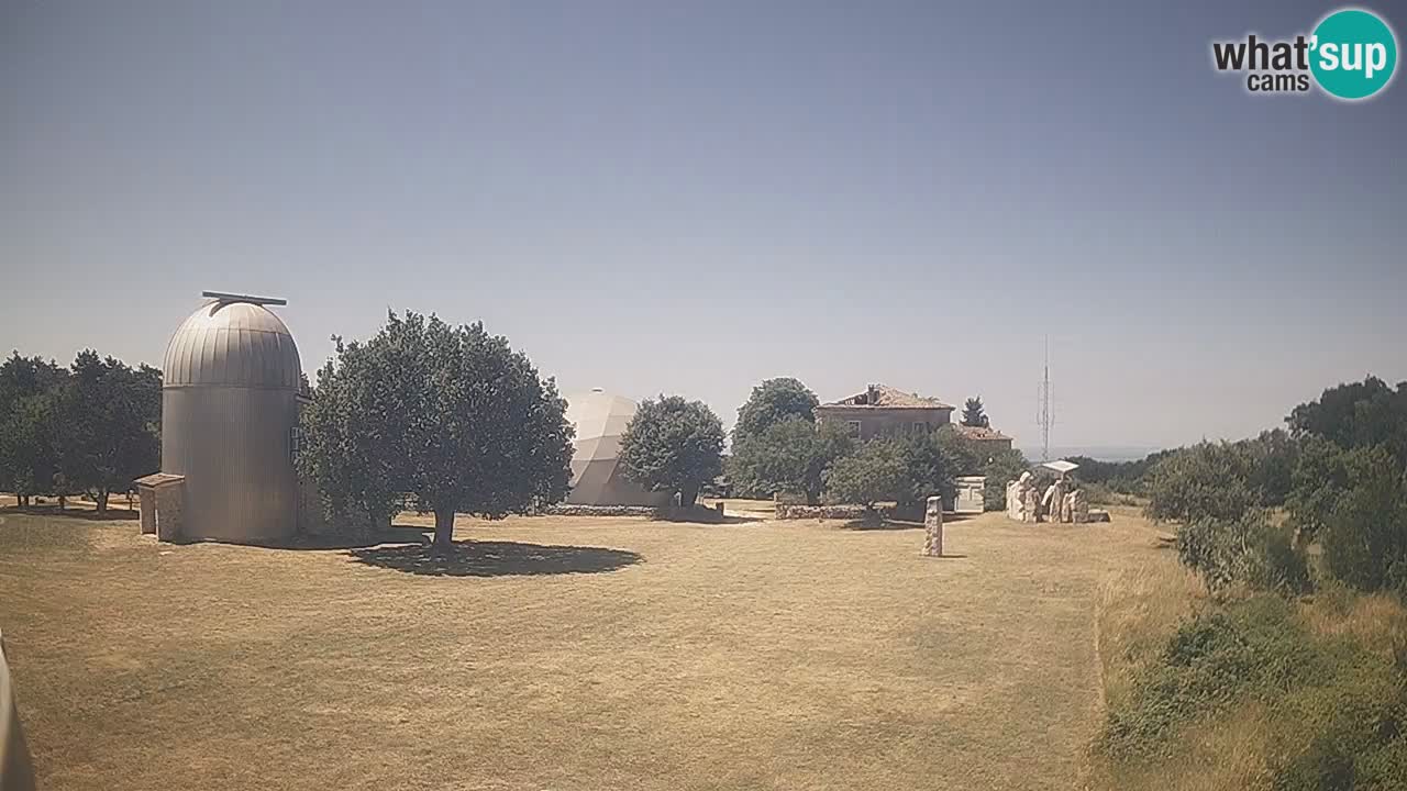 Webcam live dell’Osservatorio di  – Esplora il cielo, gli asteroidi, i comete e i meteoroidi.