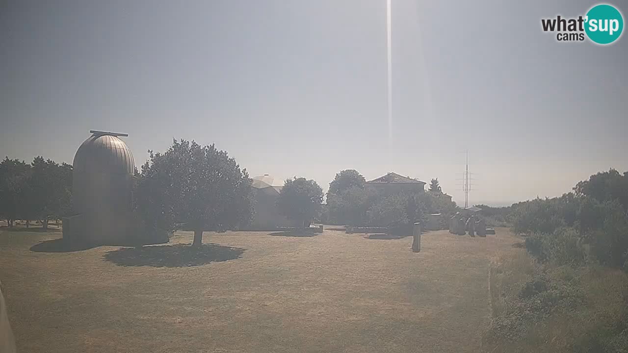 Webcam live dell’Osservatorio di  – Esplora il cielo, gli asteroidi, i comete e i meteoroidi.