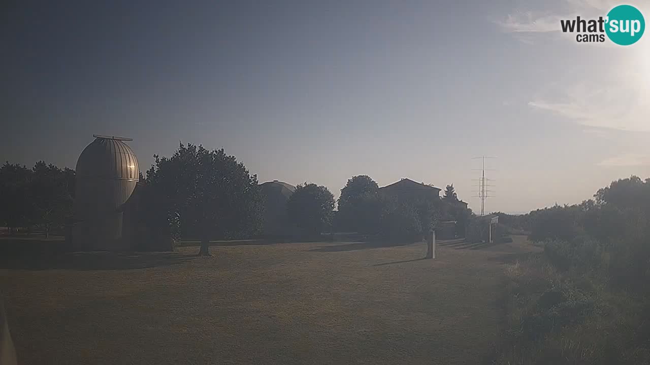 Webcam live dell’Osservatorio di  – Esplora il cielo, gli asteroidi, i comete e i meteoroidi.