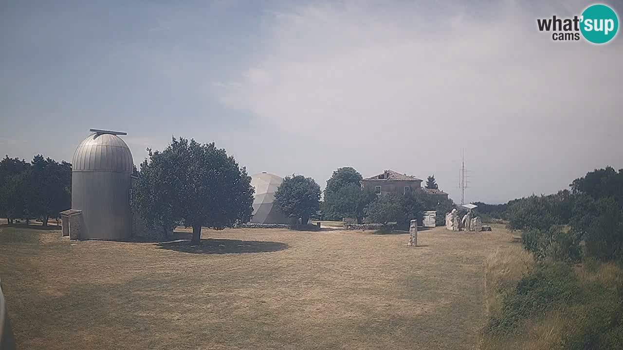 Webcam live dell’Osservatorio di  – Esplora il cielo, gli asteroidi, i comete e i meteoroidi.
