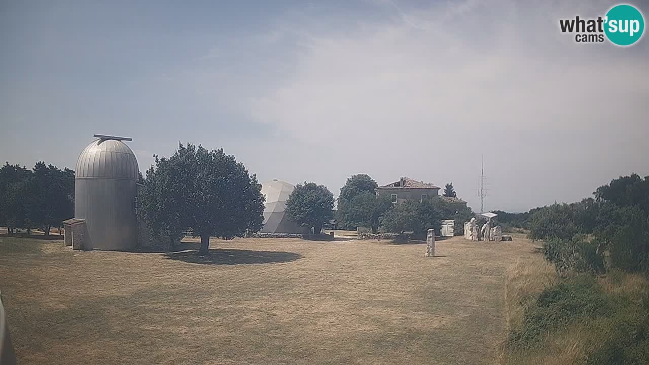 Webcam live dell’Osservatorio di  – Esplora il cielo, gli asteroidi, i comete e i meteoroidi.