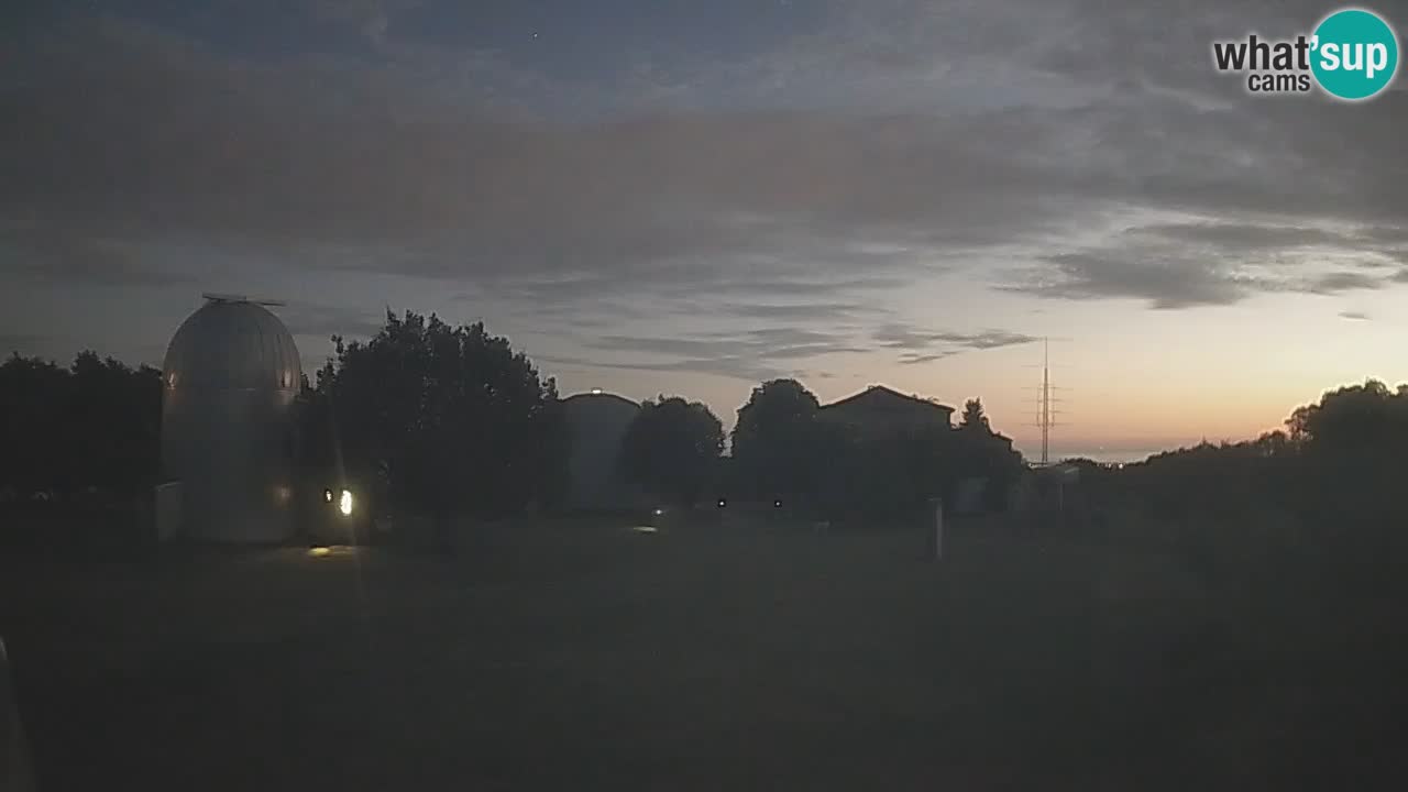 Webcam live dell’Osservatorio di  – Esplora il cielo, gli asteroidi, i comete e i meteoroidi.
