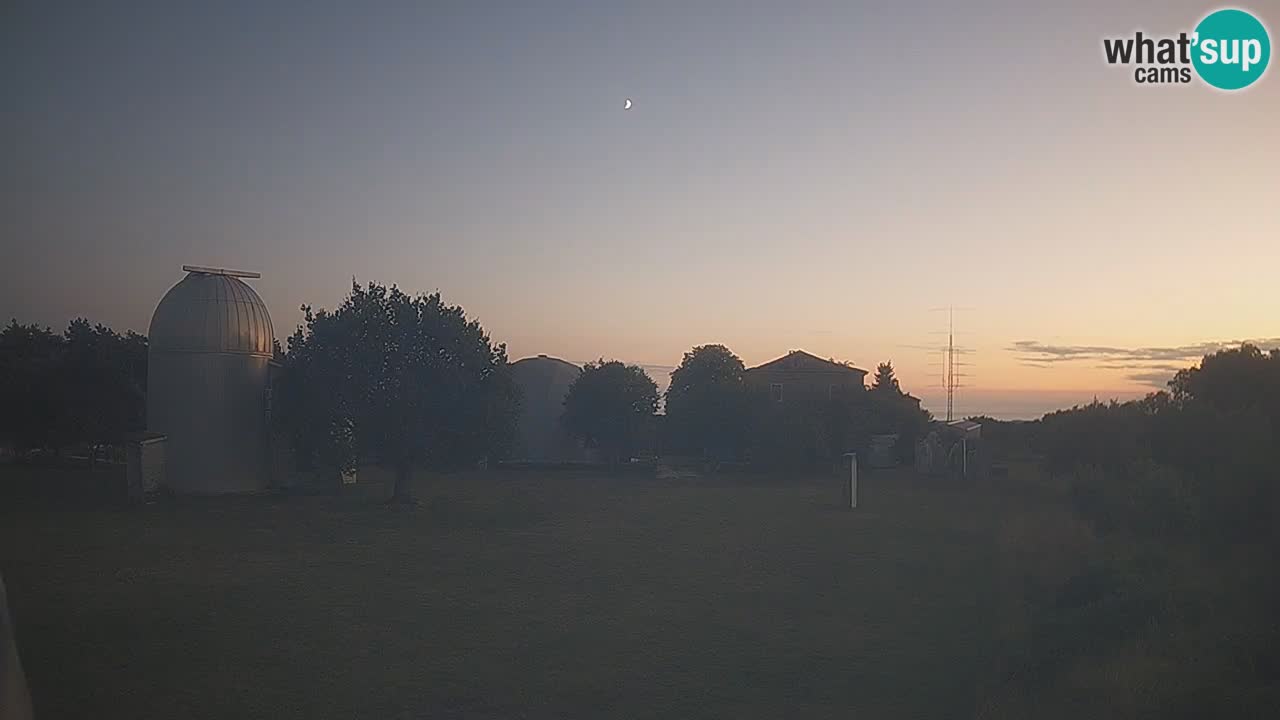 Višnjan-Observatorium Live Webcam – Explore the Sky, Asteroids, Comets, and Meteoroids
