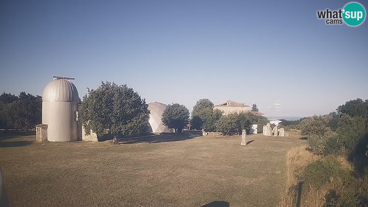 Webcam en direct de l’Observatoire de Višnjan – Explorez le ciel, les astéroïdes, les comètes et les météoroïdes