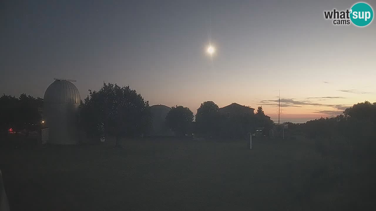 Višnjan-Observatorium Live Webcam – Explore the Sky, Asteroids, Comets, and Meteoroids