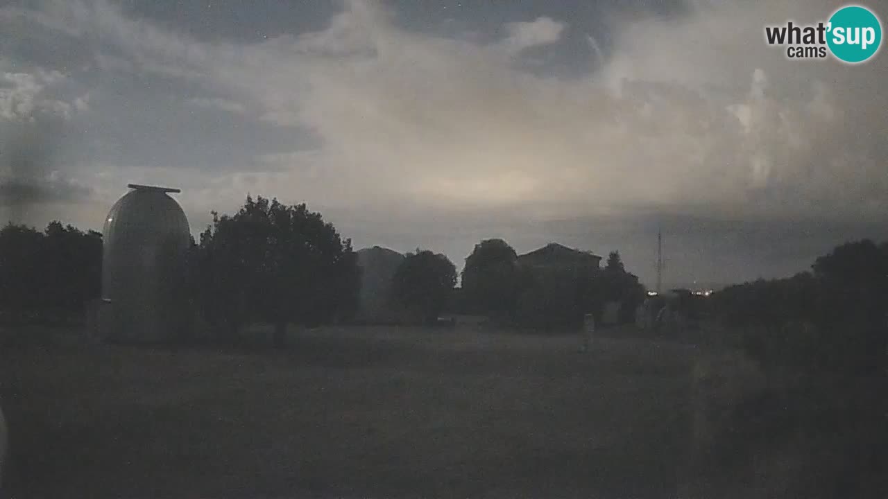 Webcam live dell’Osservatorio di  – Esplora il cielo, gli asteroidi, i comete e i meteoroidi.