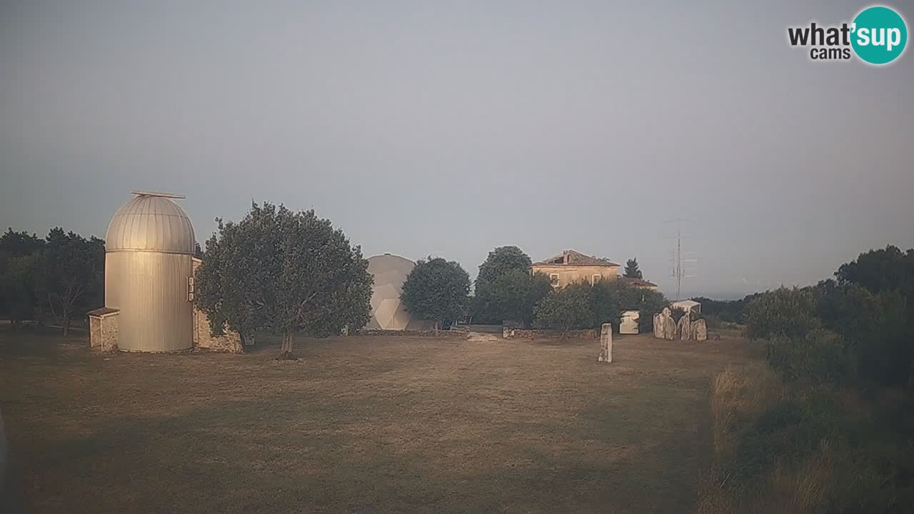 Webcam live dell’Osservatorio di  – Esplora il cielo, gli asteroidi, i comete e i meteoroidi.