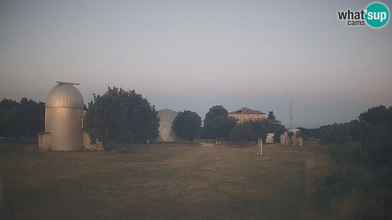 Webcam live dell’Osservatorio di  – Esplora il cielo, gli asteroidi, i comete e i meteoroidi.