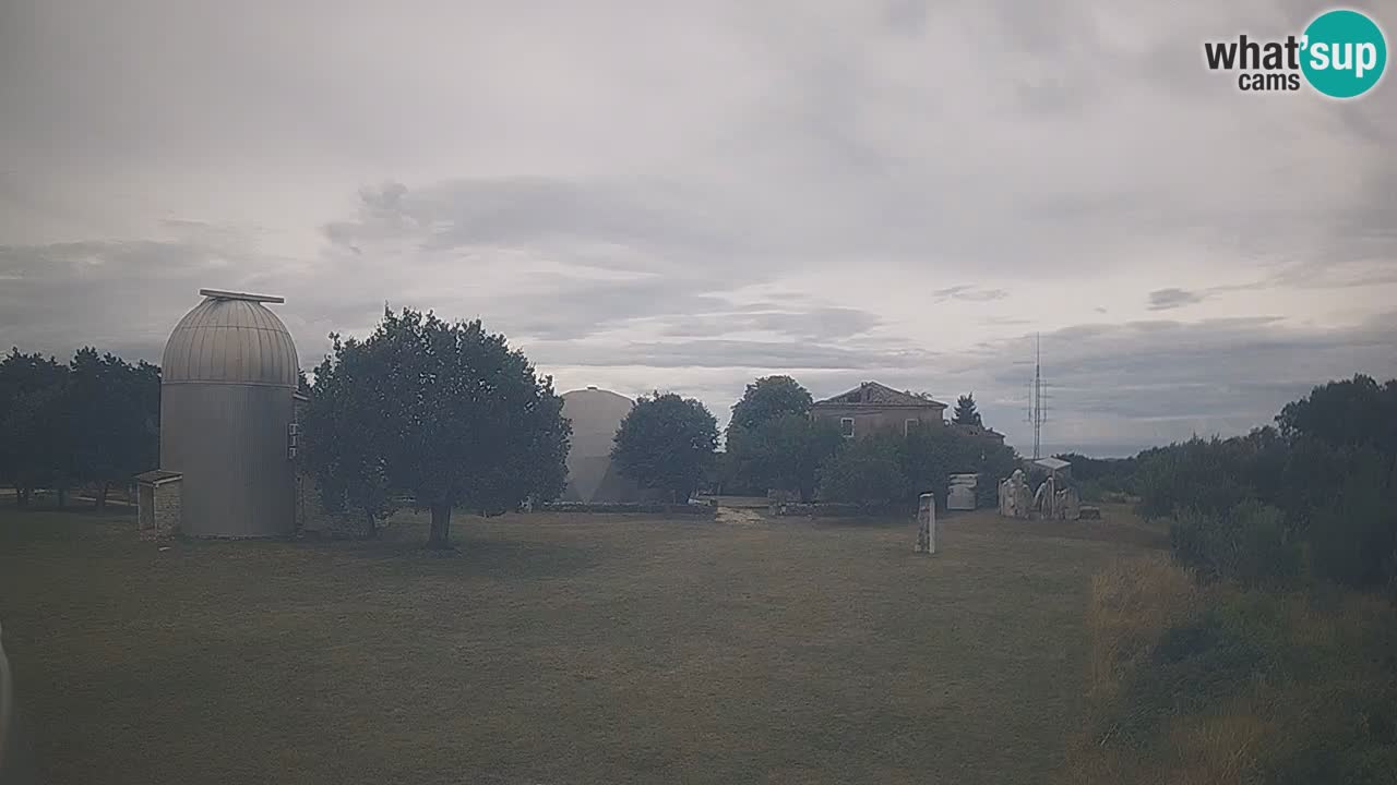 Webcam live dell’Osservatorio di  – Esplora il cielo, gli asteroidi, i comete e i meteoroidi.
