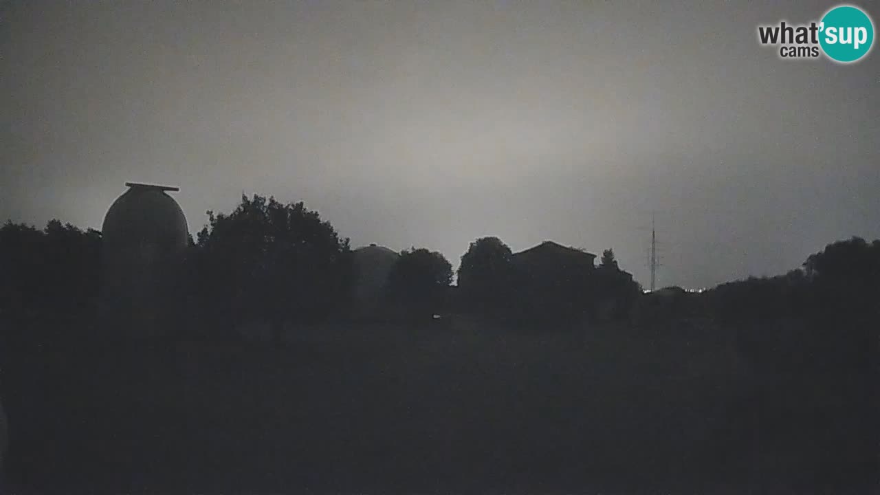 Webcam live dell’Osservatorio di  – Esplora il cielo, gli asteroidi, i comete e i meteoroidi.
