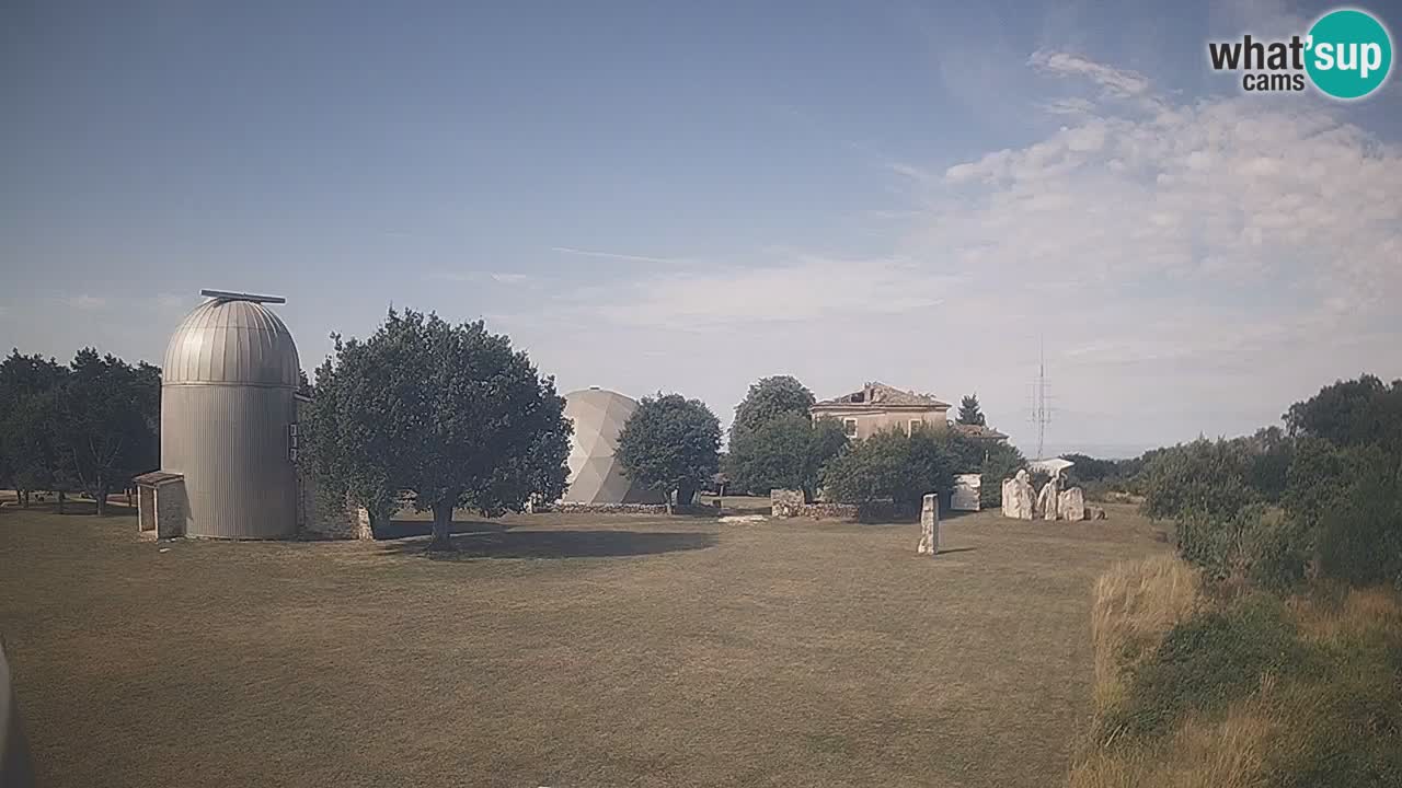 Webcam live dell’Osservatorio di  – Esplora il cielo, gli asteroidi, i comete e i meteoroidi.