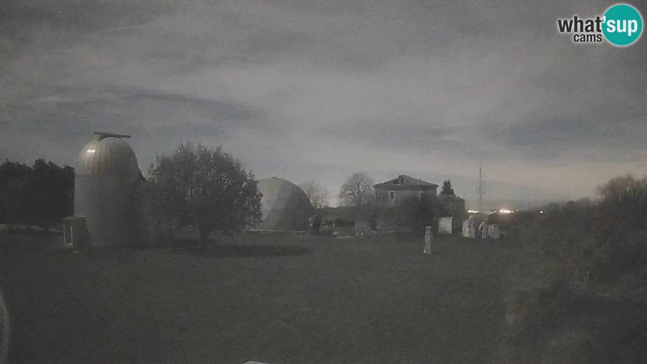 Webcam en direct de l’Observatoire de Višnjan – Explorez le ciel, les astéroïdes, les comètes et les météoroïdes