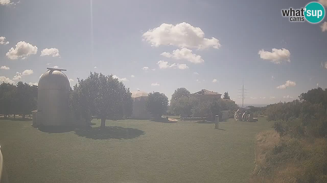 Webcam live dell’Osservatorio di  – Esplora il cielo, gli asteroidi, i comete e i meteoroidi.