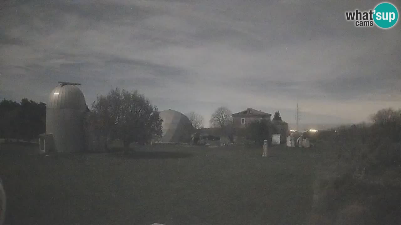 Višnjan-Observatorium Live Webcam – Explore the Sky, Asteroids, Comets, and Meteoroids