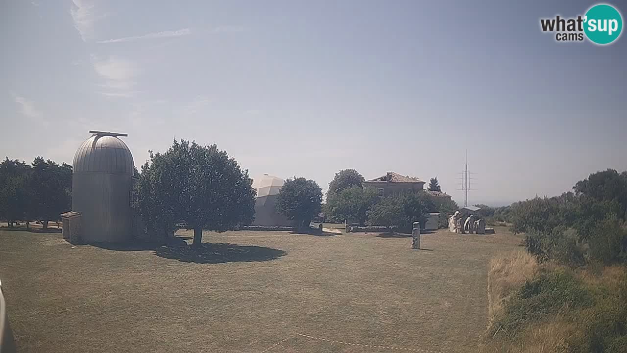 Webcam en direct de l’Observatoire de Višnjan – Explorez le ciel, les astéroïdes, les comètes et les météoroïdes