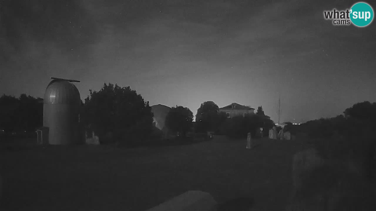 Webcam live dell’Osservatorio di  – Esplora il cielo, gli asteroidi, i comete e i meteoroidi.