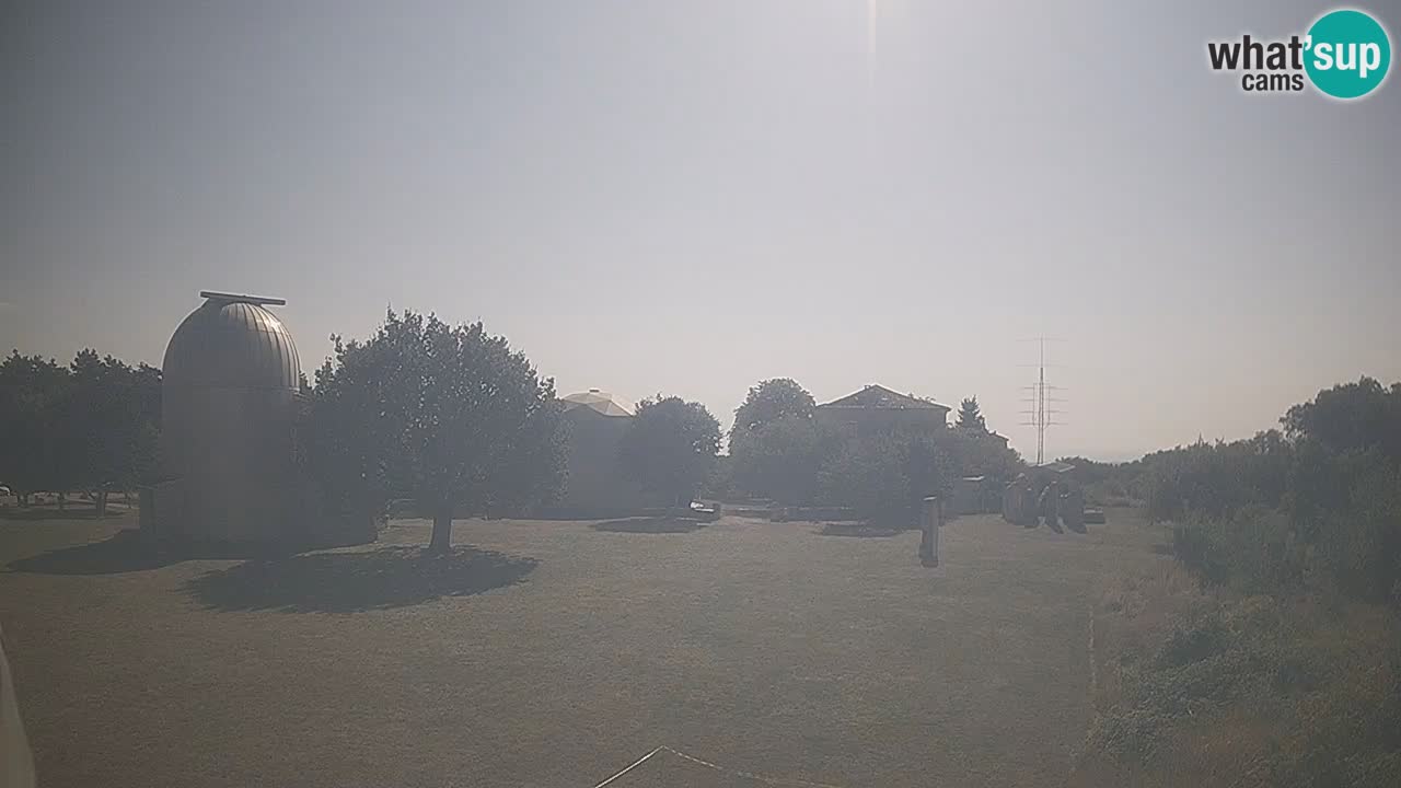 Webcam live dell’Osservatorio di  – Esplora il cielo, gli asteroidi, i comete e i meteoroidi.