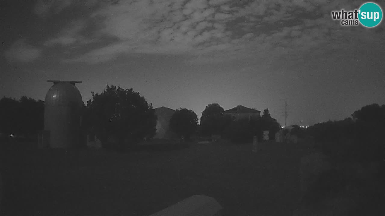 Webcam live dell’Osservatorio di  – Esplora il cielo, gli asteroidi, i comete e i meteoroidi.