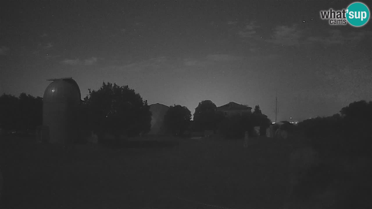 Webcam live dell’Osservatorio di  – Esplora il cielo, gli asteroidi, i comete e i meteoroidi.
