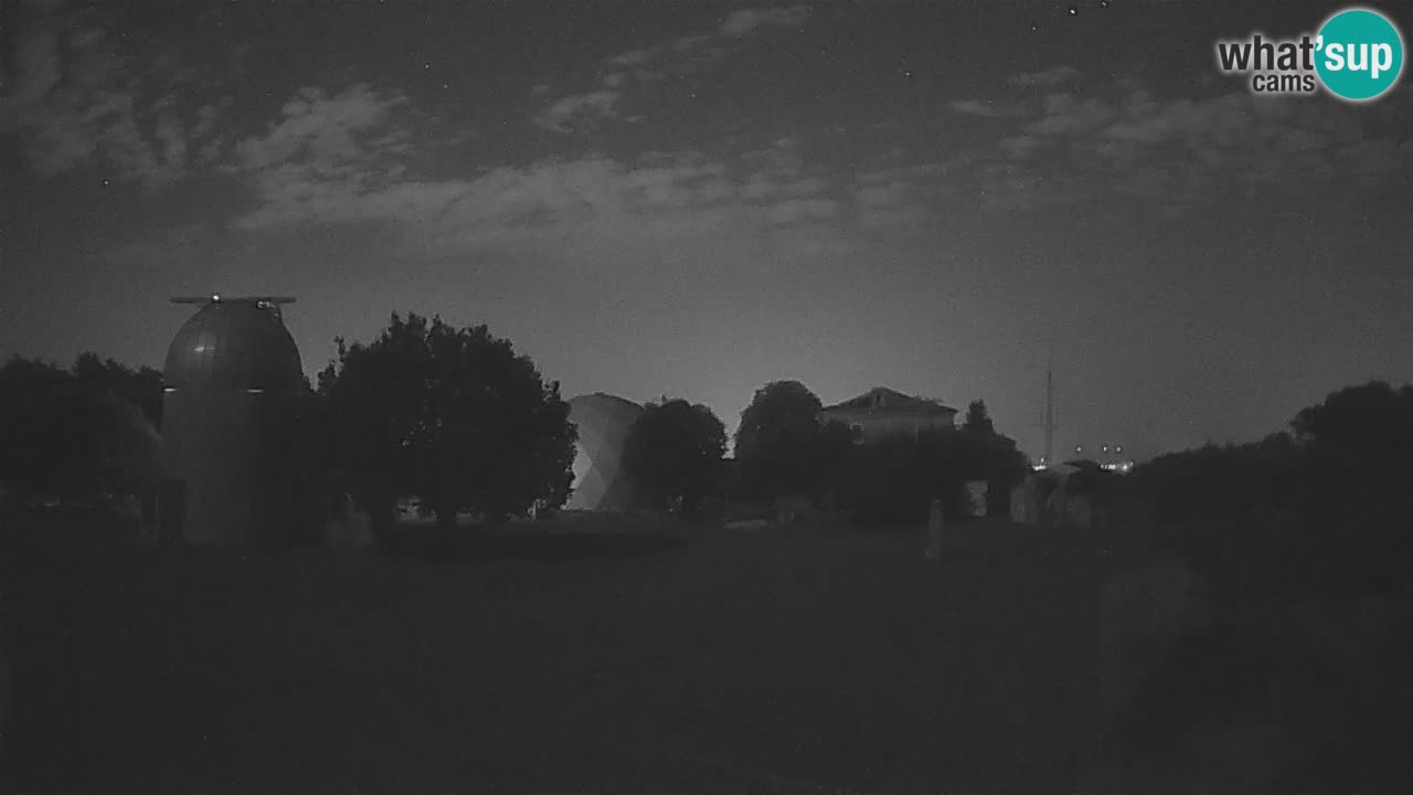 Webcam live dell’Osservatorio di  – Esplora il cielo, gli asteroidi, i comete e i meteoroidi.