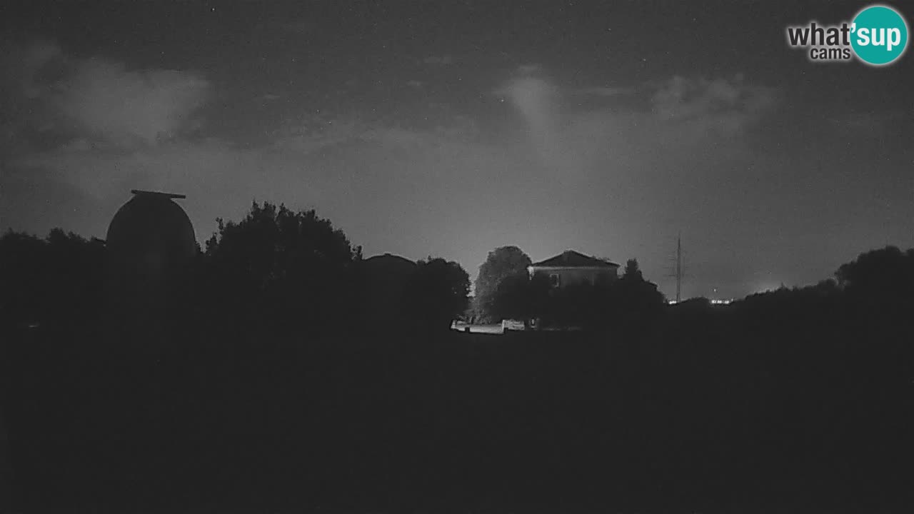 Webcam live dell’Osservatorio di  – Esplora il cielo, gli asteroidi, i comete e i meteoroidi.