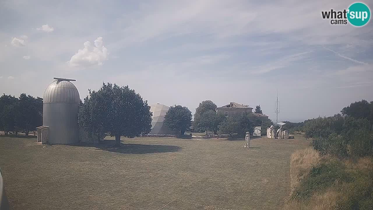 Webcam en direct de l’Observatoire de Višnjan – Explorez le ciel, les astéroïdes, les comètes et les météoroïdes