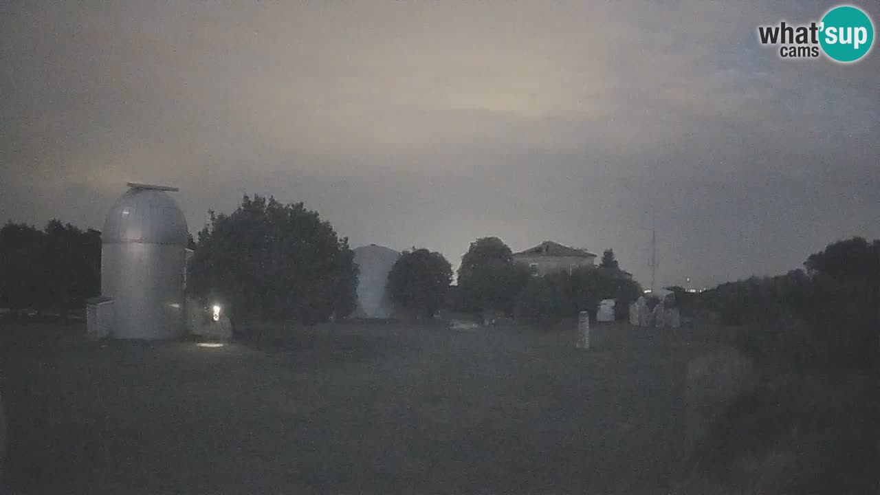 Webcam live dell’Osservatorio di  – Esplora il cielo, gli asteroidi, i comete e i meteoroidi.