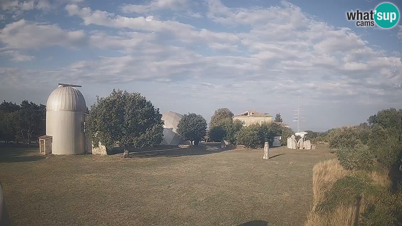 Webcam en direct de l’Observatoire de Višnjan – Explorez le ciel, les astéroïdes, les comètes et les météoroïdes