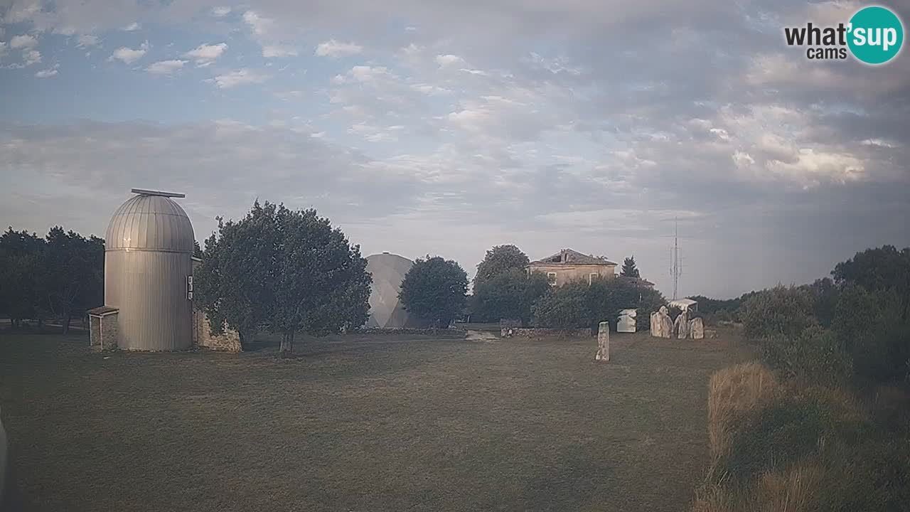Webcam live dell’Osservatorio di  – Esplora il cielo, gli asteroidi, i comete e i meteoroidi.
