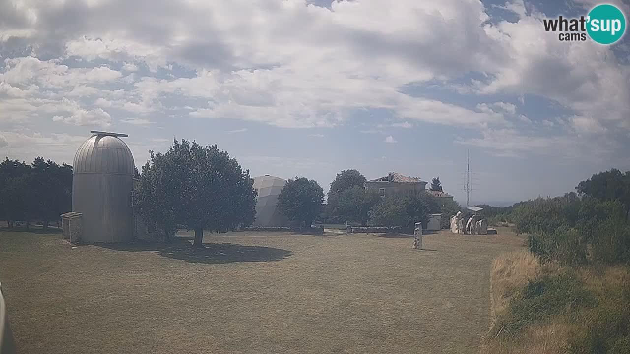 Webcam live dell’Osservatorio di  – Esplora il cielo, gli asteroidi, i comete e i meteoroidi.