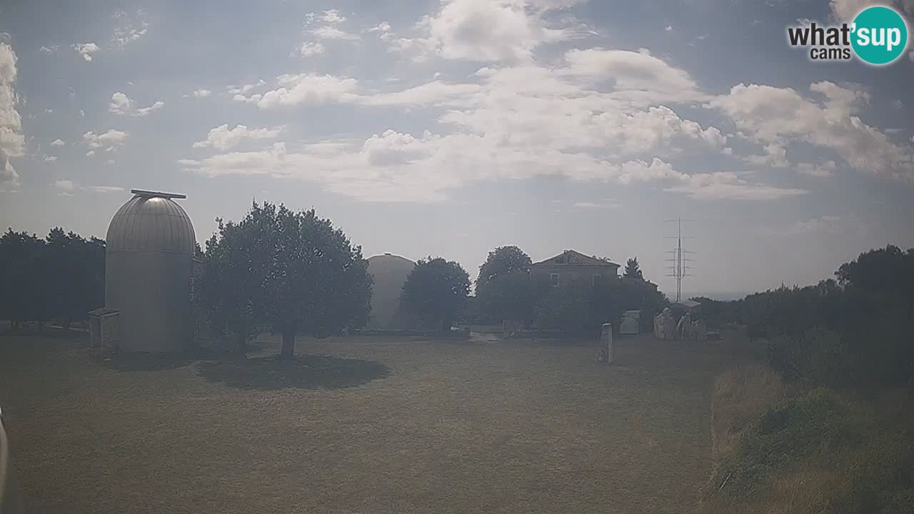 Webcam en direct de l’Observatoire de Višnjan – Explorez le ciel, les astéroïdes, les comètes et les météoroïdes
