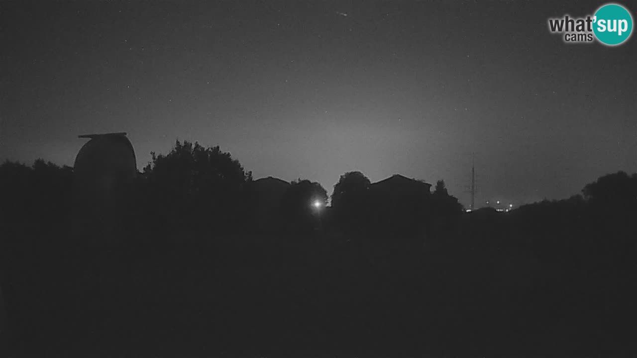 Webcam live dell’Osservatorio di  – Esplora il cielo, gli asteroidi, i comete e i meteoroidi.