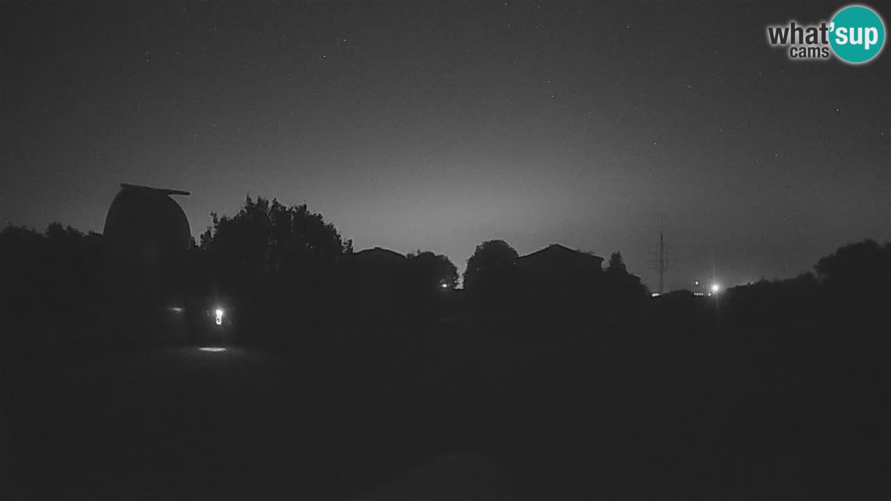 Webcam live dell’Osservatorio di  – Esplora il cielo, gli asteroidi, i comete e i meteoroidi.