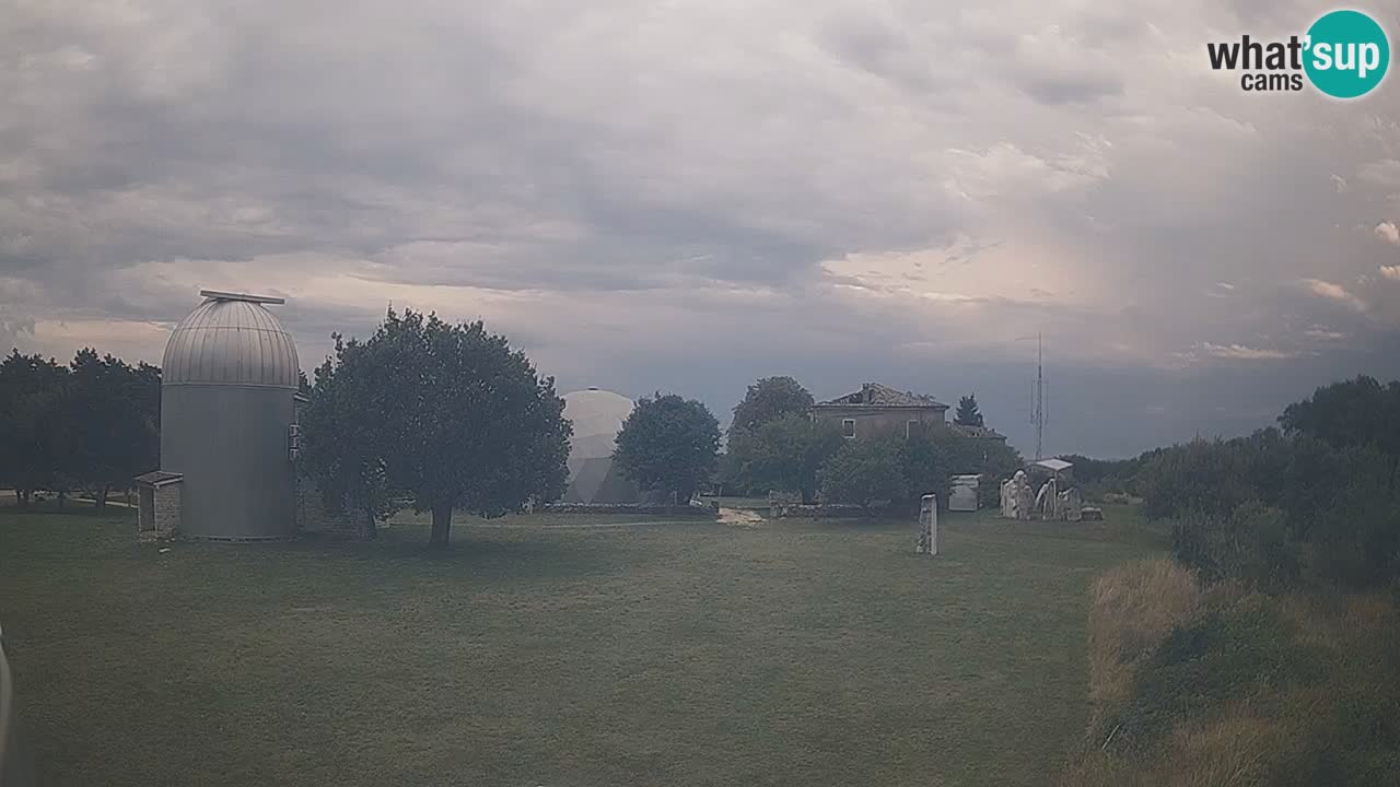 Webcam en direct de l’Observatoire de Višnjan – Explorez le ciel, les astéroïdes, les comètes et les météoroïdes