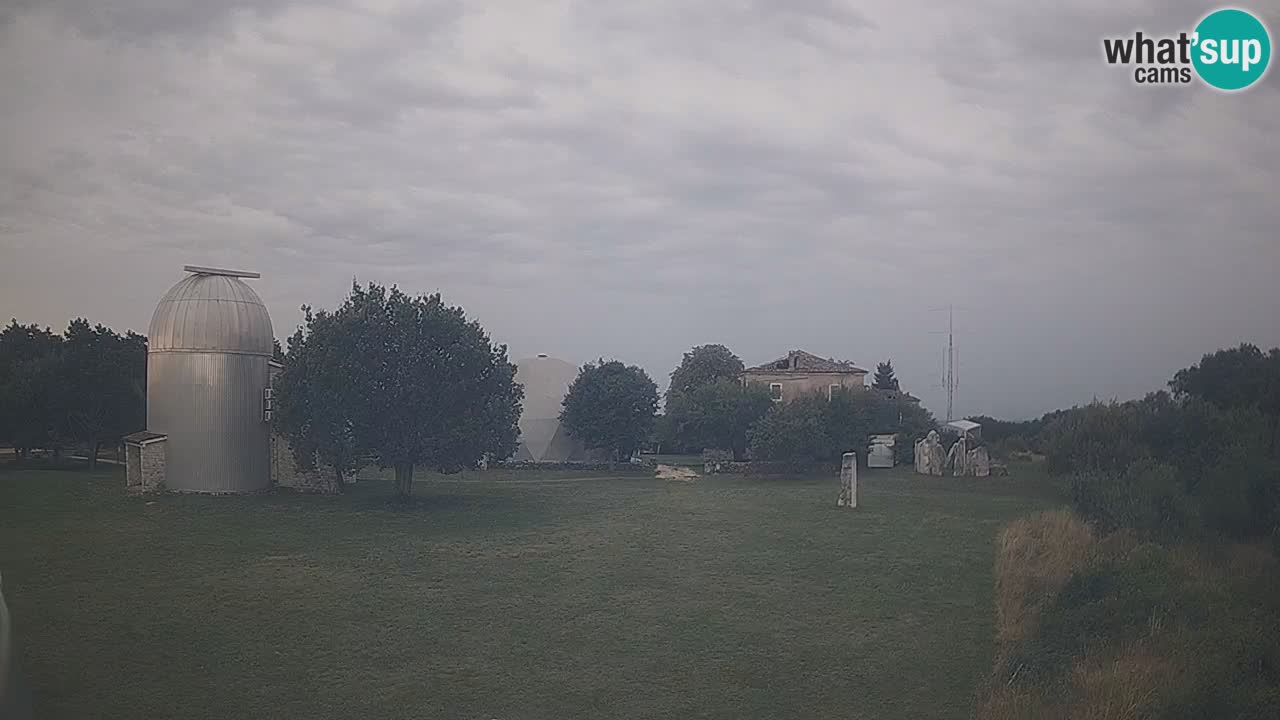 Webcam en direct de l’Observatoire de Višnjan – Explorez le ciel, les astéroïdes, les comètes et les météoroïdes