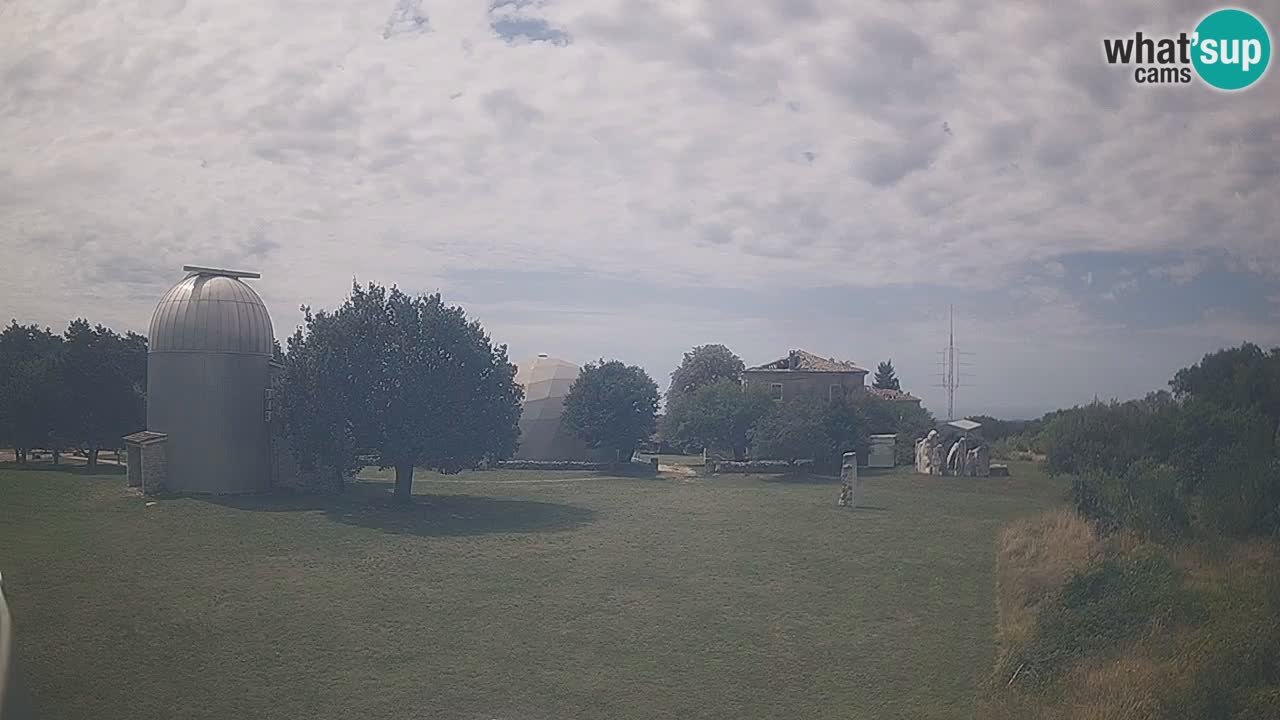 Webcam live dell’Osservatorio di  – Esplora il cielo, gli asteroidi, i comete e i meteoroidi.