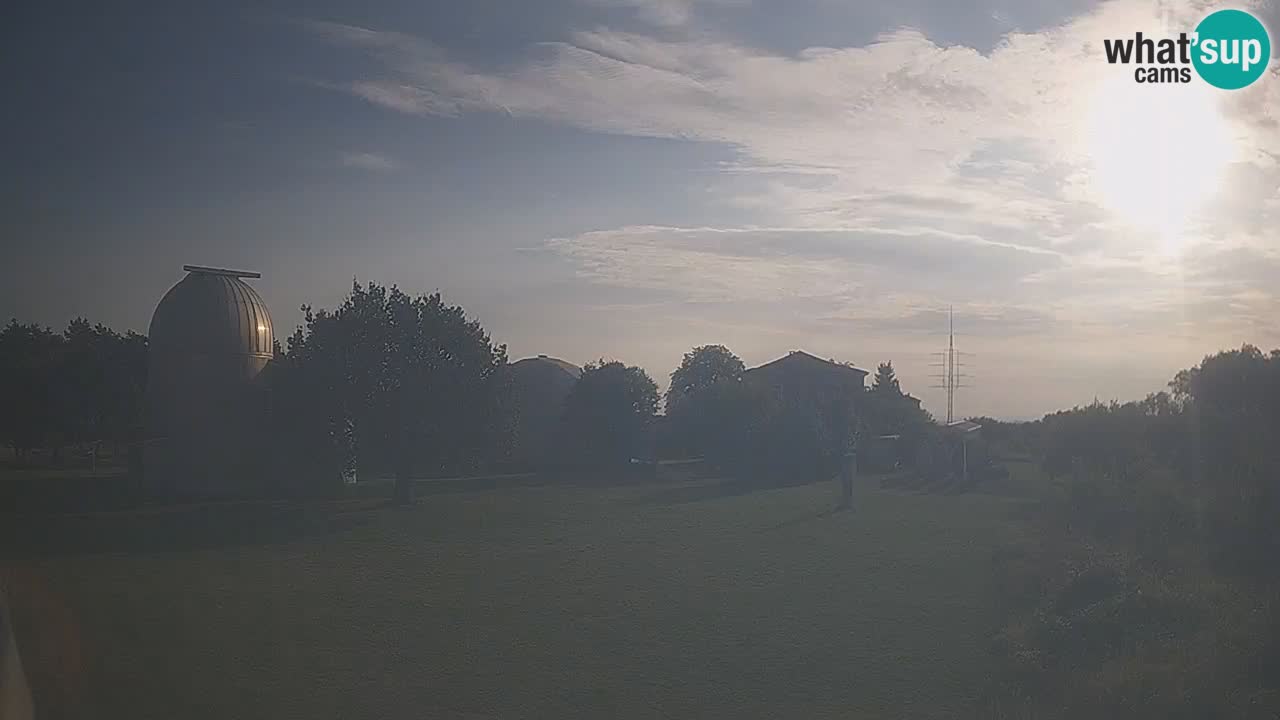 Webcam live dell’Osservatorio di  – Esplora il cielo, gli asteroidi, i comete e i meteoroidi.