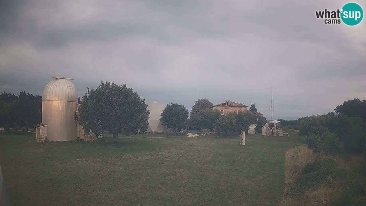Webcam live dell’Osservatorio di  – Esplora il cielo, gli asteroidi, i comete e i meteoroidi.