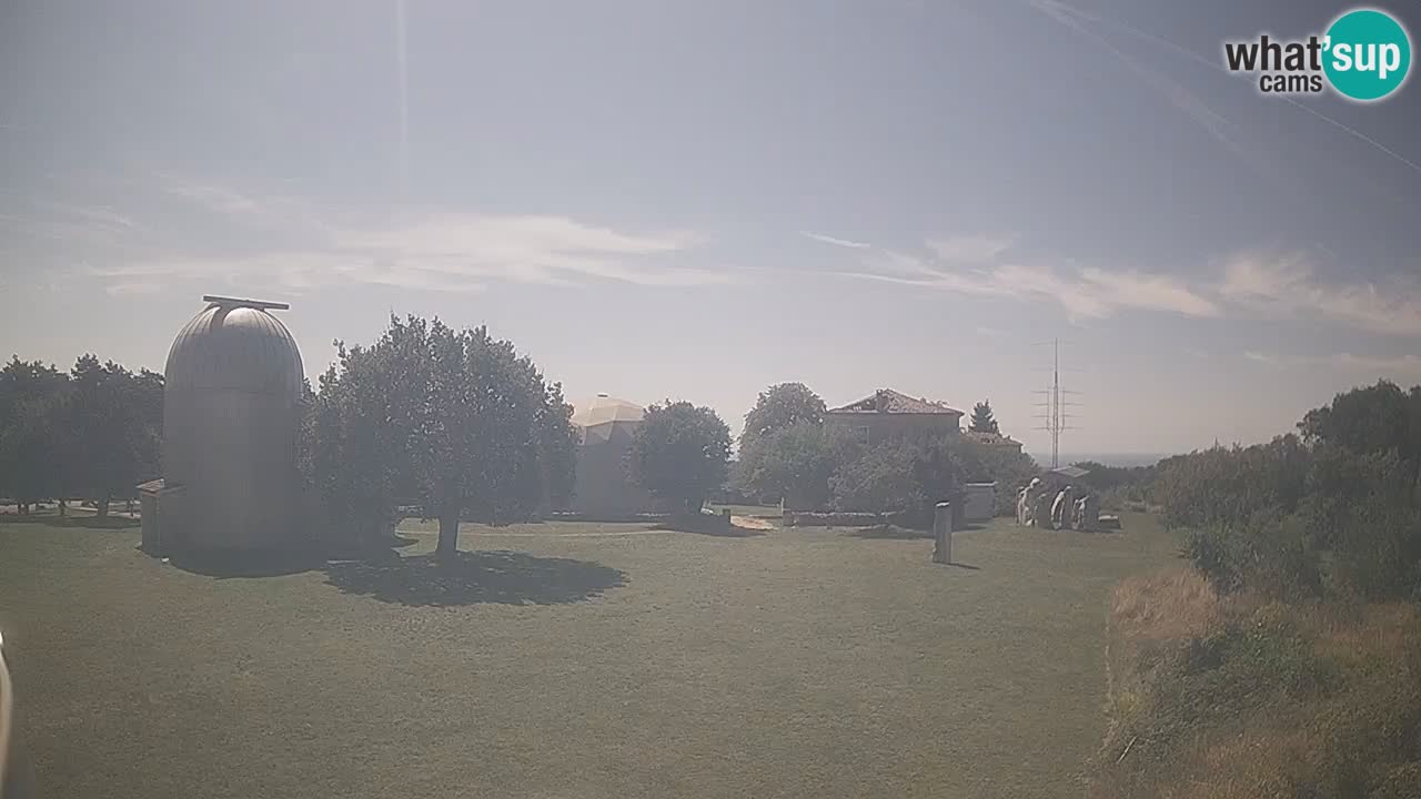 Webcam live dell’Osservatorio di  – Esplora il cielo, gli asteroidi, i comete e i meteoroidi.