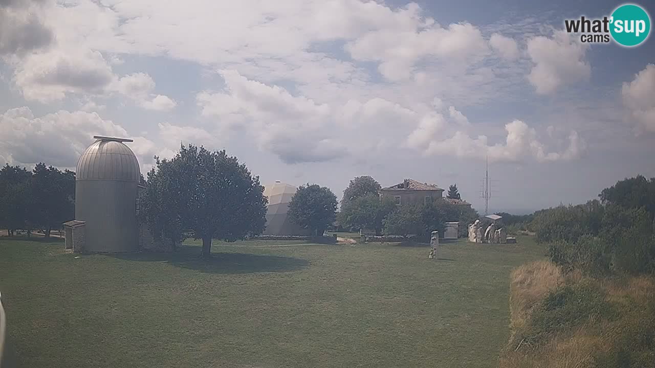 Webcam en direct de l’Observatoire de Višnjan – Explorez le ciel, les astéroïdes, les comètes et les météoroïdes
