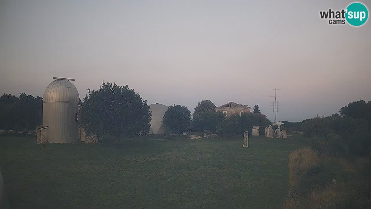 Webcam live dell’Osservatorio di  – Esplora il cielo, gli asteroidi, i comete e i meteoroidi.