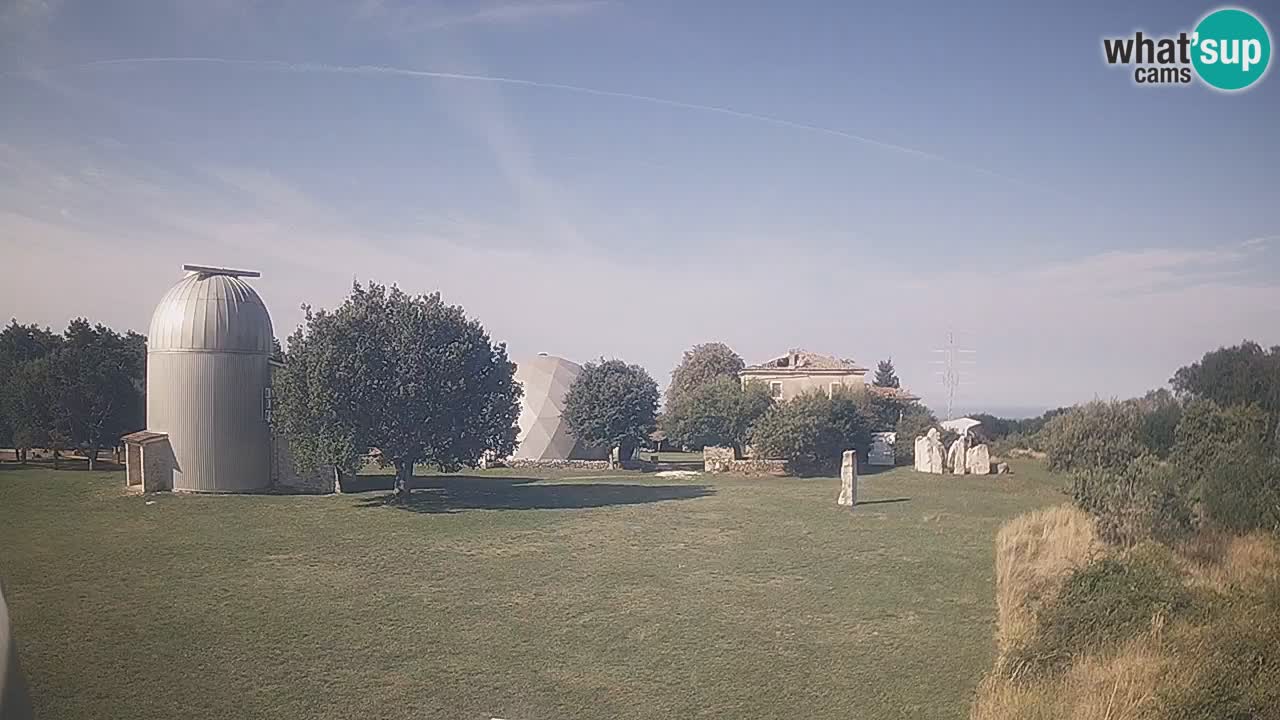 Webcam live dell’Osservatorio di  – Esplora il cielo, gli asteroidi, i comete e i meteoroidi.